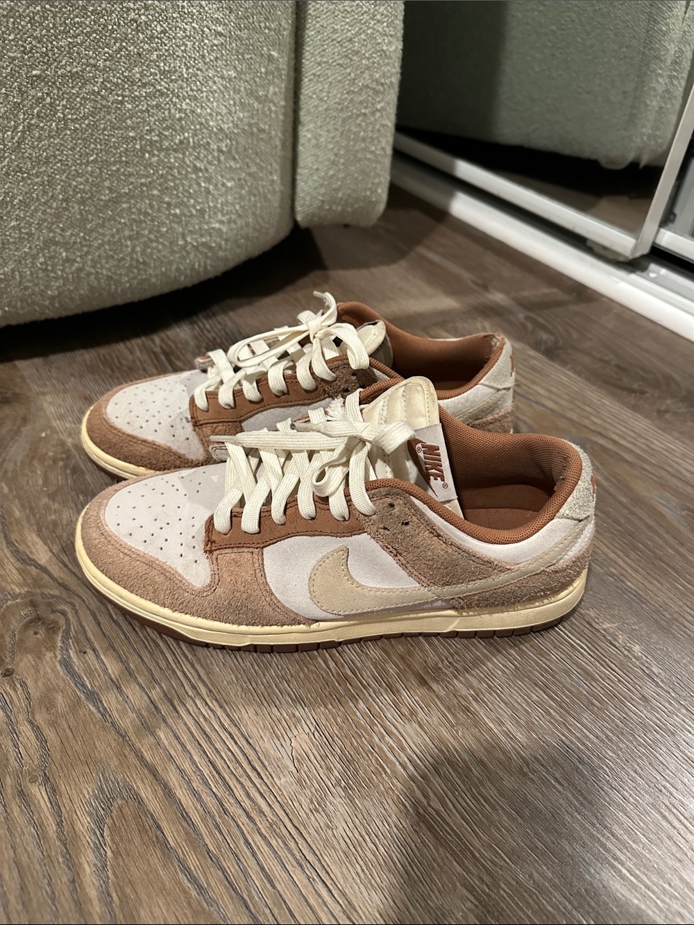 Authentic Curry Nike Women’s Low-Top Sneakers in Cream and Brown
